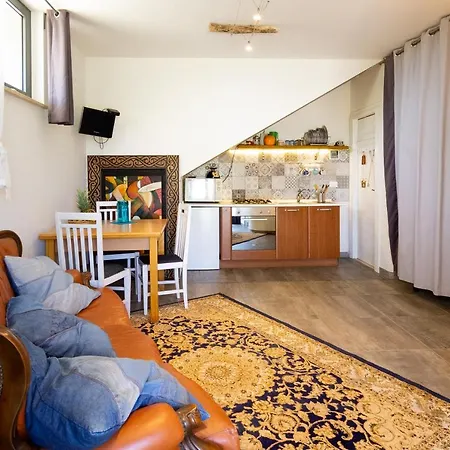 Da Laura- Mini Loft Con Giardino Vista Mare Apartment