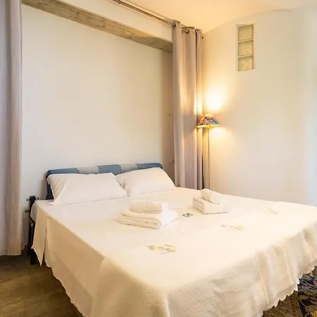Da Laura- Mini Loft Con Giardino Vista Mare Apartment